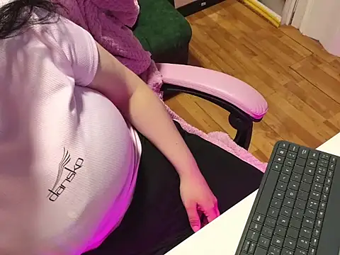 valery cute 18 online show from January 6, 10:52 am