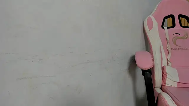 Snapshot of Dakota_x18 chatting on October 15, 8:09 pm Dakota x18 online show from October 15, 8:09 pm