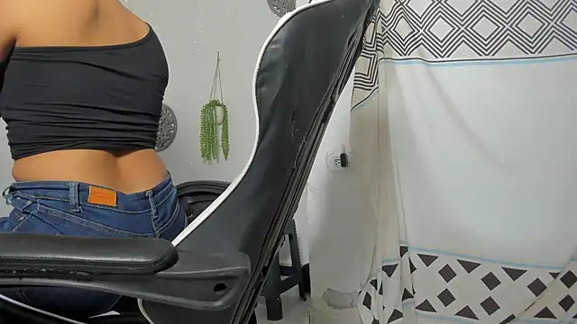 Snapshot of Dakota_x18 chatting on October 27, 7:40 pm Dakota x18 online show from October 27, 7:40 pm