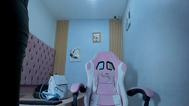 Snapshot of Dakota_x18 chatting on November 14, 7:34 pm Dakota x18 online show from November 14, 7:34 pm