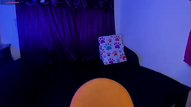 Shairaclark  online show from April 15, 2:18 am