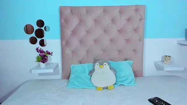 Lola Purple online show from November 3, 3:30 am