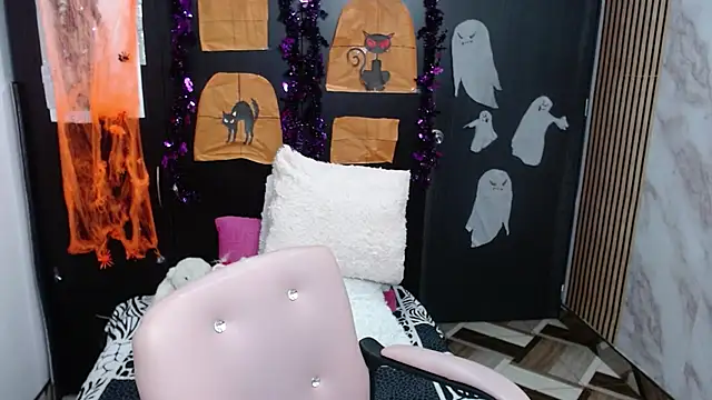 camilavargas  online show from October 31, 10:44 pm