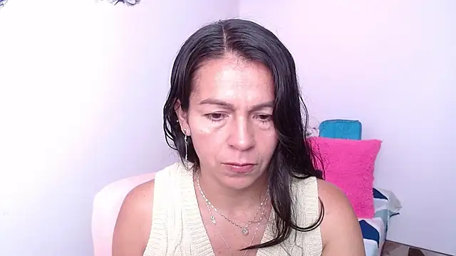 camilavargas  online show from February 14, 3:42 pm