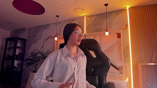 Snapshot of sophiadoll_tf chatting on February 2, 8:40 pm sophiadoll tf online show from February 2, 8:40 pm