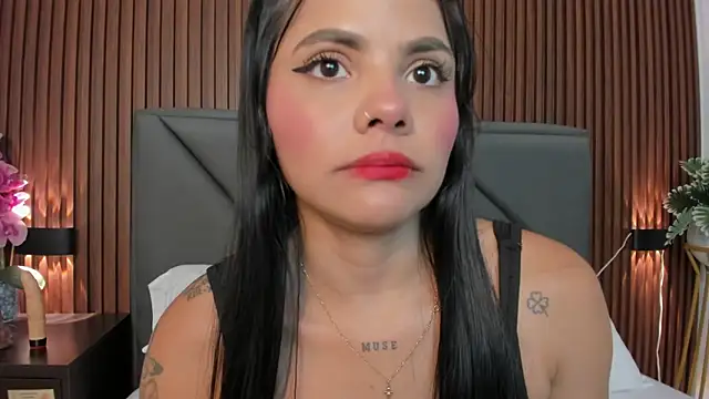 molly lovee  online show from April 11, 6:45 pm