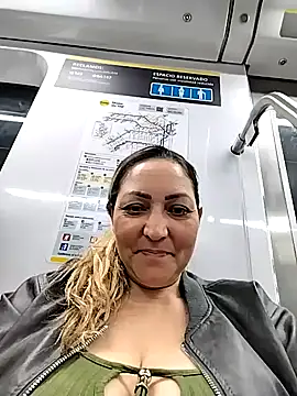 Snapshot of Lunita86 chatting on November 1, 1:18 am Lunita86 online show from November 1, 1:18 am