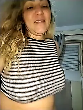 Snapshot of Lunita86 chatting on November 2, 9:00 am Lunita86 online show from November 2, 9:00 am