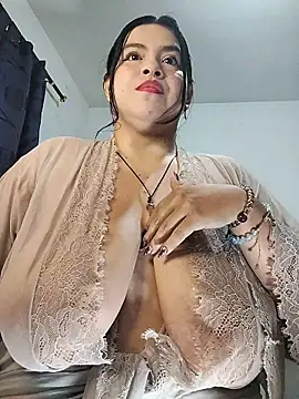 Snapshot of LucyDiamonds1 chatting on October 18, 10:27 am LucyDiamonds1 online show from October 18, 10:27 am