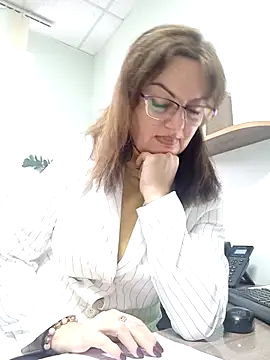 ValeriaLove43211 online show from November 14, 12:37 pm