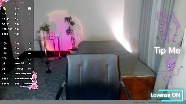 Snapshot of Divine_Goddesss chatting on October 17, 4:26 am Divine Goddesss online show from October 17, 4:26 am