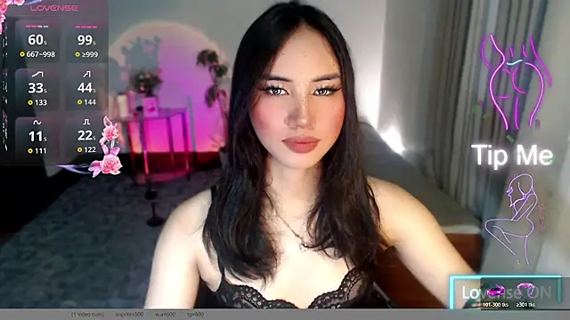 Snapshot of Divine_Goddesss chatting on November 7, 2:33 am Divine Goddesss online show from November 7, 2:33 am