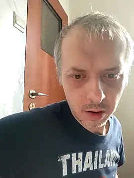 szajbusek41 online show from March 4, 7:03 am