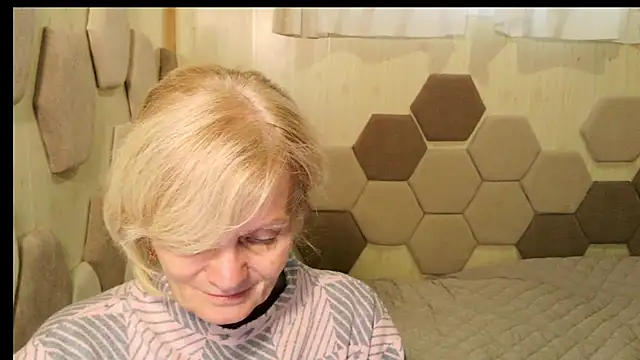 Snapshot of Zoe_Steell chatting on October 1, 1:50 pm Zoe Steell online show from October 1, 1:50 pm