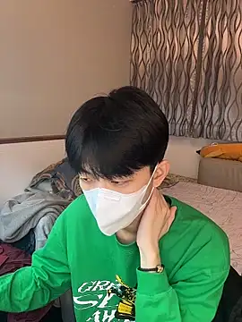 Snapshot of kai101010 chatting on February 10, 2:32 pm kai101010 online show from February 10, 2:32 pm