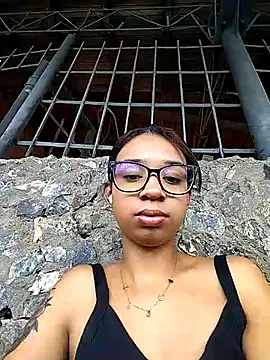 Suzanelee1 online show from November 2, 6:10 pm