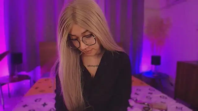 Snapshot of SofiaClarkson chatting on October 13, 5:07 am SofiaClarkson online show from October 13, 5:07 am