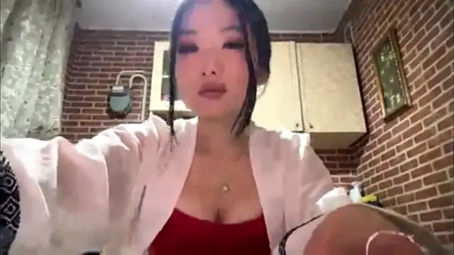 EmmaLeexth online show from April 5, 2:03 pm