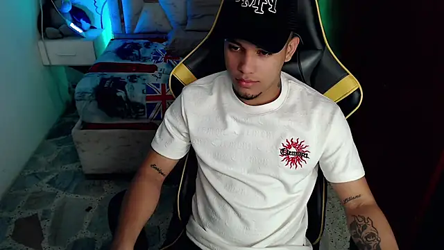 Skylerr  online show from September 22, 9:17 pm