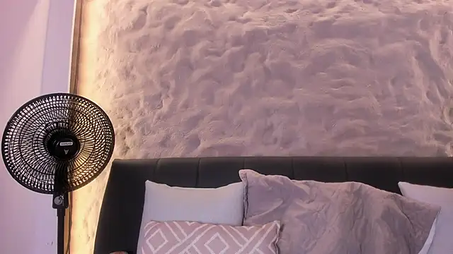 Naomy gyal online show from February 27, 1:00 pm