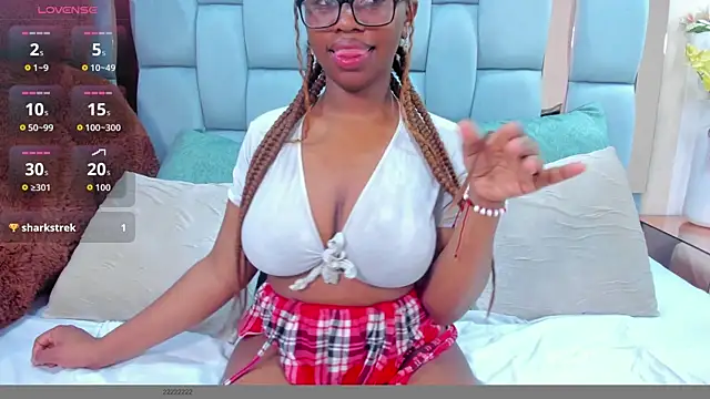 hazellanee online show from November 9, 11:58 pm