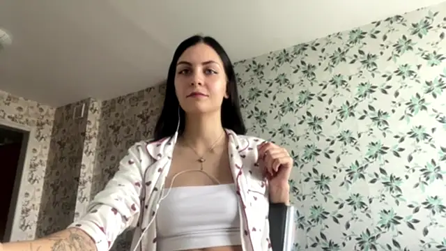 Snapshot of DevoraShaban chatting on September 18, 3:19 am DevoraShaban online show from September 18, 3:19 am