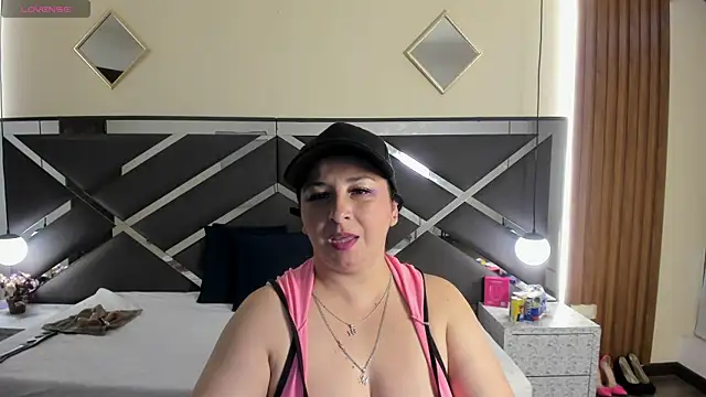 AgataThompson  online show from February 20, 8:20 pm