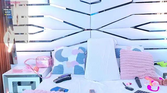 IrissBloom online show from November 23, 7:13 pm