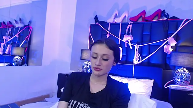 Emily Swiftt online show from October 23, 7:29 am