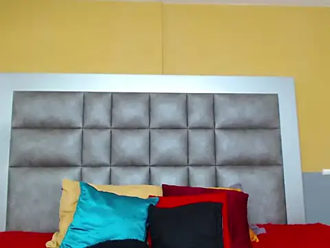 Emily Swiftt online show from November 7, 9:59 pm