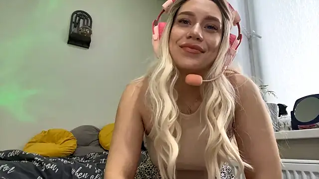 AdrianaRudin online show from September 25, 8:18 am