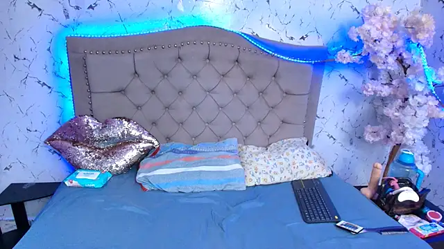 Carolina Sweet1 online show from January 7, 7:05 pm