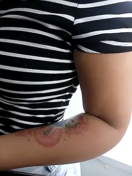 Snapshot of little_onixx chatting on February 11, 4:56 pm little onixx online show from February 11, 4:56 pm