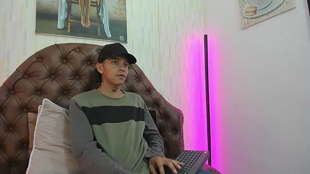noah blake0 online show from September 18, 2:13 am