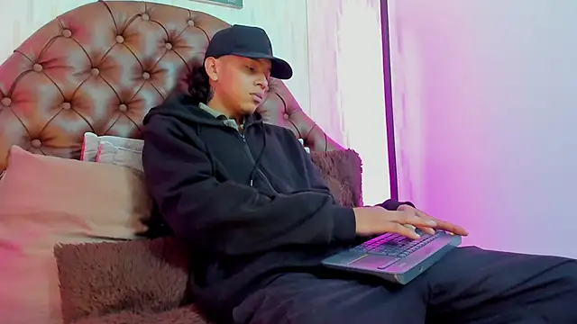 noah blake0 online show from September 26, 2:37 am