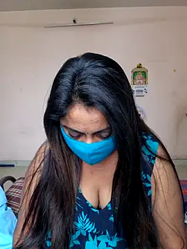 Snapshot of queendivya chatting on June 19, 1:43 am queendivya online show from June 19, 1:43 am
