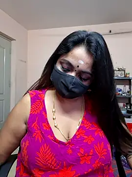 Snapshot of queendivya chatting on June 27, 12:26 am queendivya online show from June 27, 12:26 am