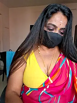 Snapshot of queendivya chatting on July 6, 5:26 am queendivya online show from July 6, 5:26 am