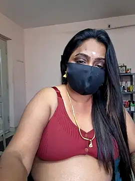 Snapshot of queendivya chatting on July 18, 1:43 am queendivya online show from July 18, 1:43 am