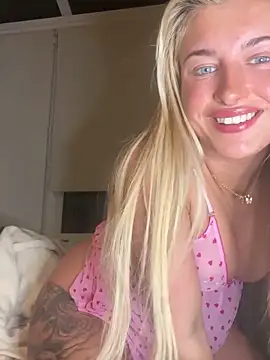 Snapshot of BabyBluexox chatting on February 25, 6:50 pm BabyBluexox online show from February 25, 6:50 pm