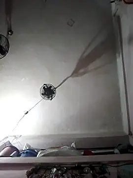 Snapshot of crish09 chatting on February 6, 11:13 am crish09 online show from February 6, 11:13 am