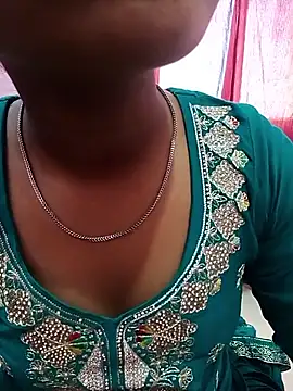 Snapshot of pari_rani7 chatting on March 22, 3:43 am pari rani7 online show from March 22, 3:43 am