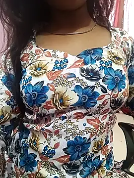 Snapshot of pari_rani7 chatting on March 27, 3:23 am pari rani7 online show from March 27, 3:23 am