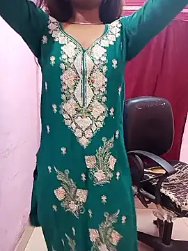 Snapshot of pari_rani7 chatting on March 29, 3:39 am pari rani7 online show from March 29, 3:39 am