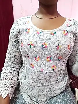 Snapshot of pari_rani7 chatting on April 4, 4:22 am pari rani7 online show from April 4, 4:22 am