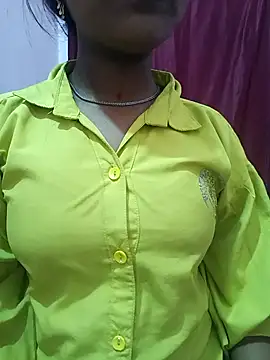 Snapshot of pari_rani7 chatting on April 8, 5:29 am pari rani7 online show from April 8, 5:29 am