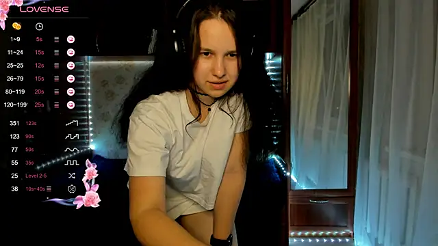 MandaDestiche online show from October 31, 5:47 pm