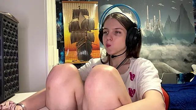 Elira Breeze online show from December 1, 4:56 pm