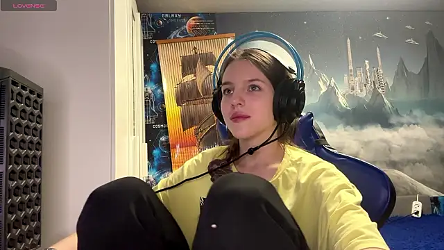 Elira Breeze online show from March 13, 5:08 pm