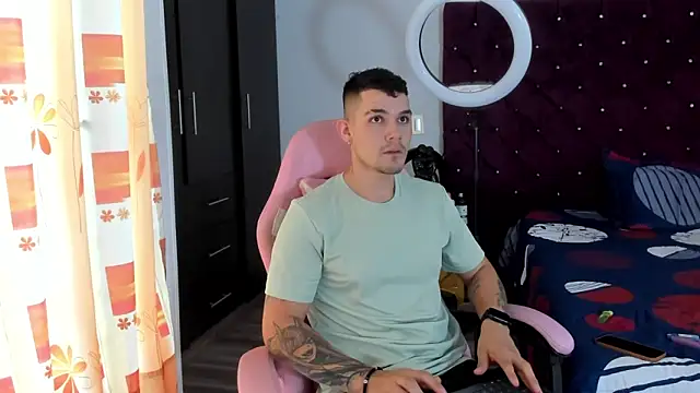 Snapshot of BooyHott_ chatting on November 26, 6:53 pm BooyHott online show from November 26, 6:53 pm